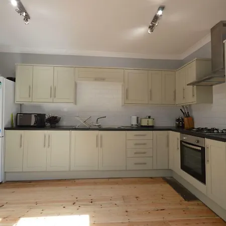 בית נופש Modern 3 Bedroom Near Bedminster *