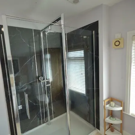 Modern 3 Bedroom Near Bedminster Tatil Evi *