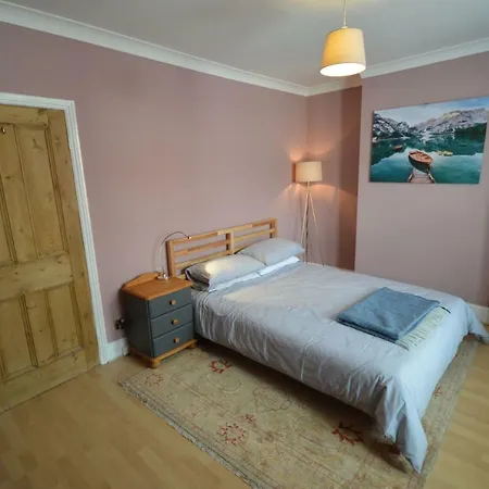 Modern 3 Bedroom Near Bedminster بيت للعطل بريستول
