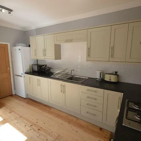 Modern 3 Bedroom Near Bedminster