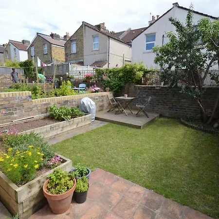 Modern 3 Bedroom Near Bedminster *