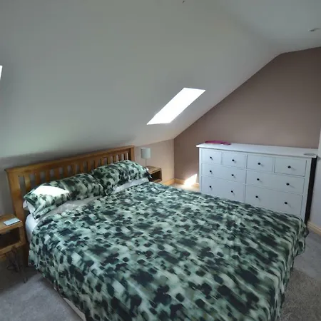 Modern 3 Bedroom Near Bedminster بيت للعطل